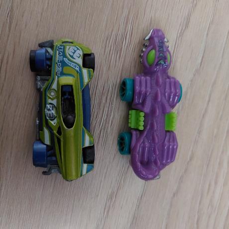 Hotwheels s anglicakmi a letiskovou autodrahou, 