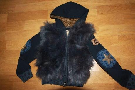 Chlpatá mikinka, 110