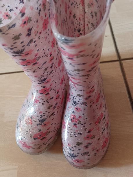 Svietiace gumáky, 29