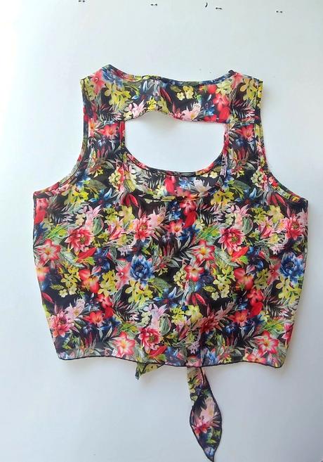 Blúzka s výstrihom na chrbte, l