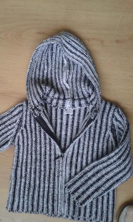 Hrubší sveter na zips s kapucňou, 110