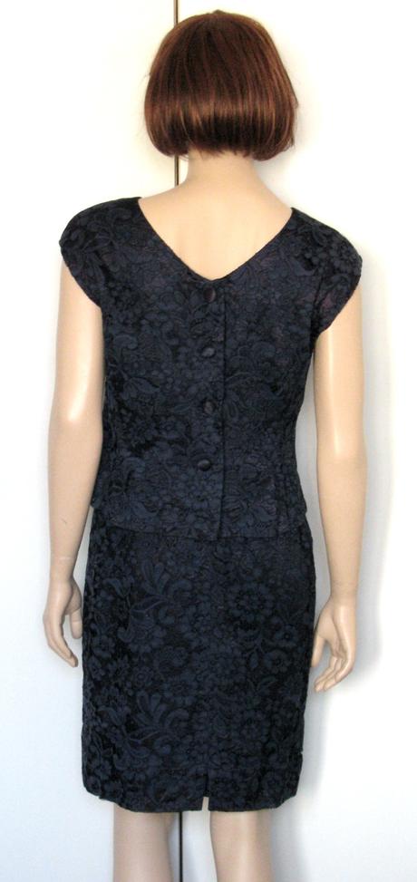 Krajkované tmavomodré šaty, m