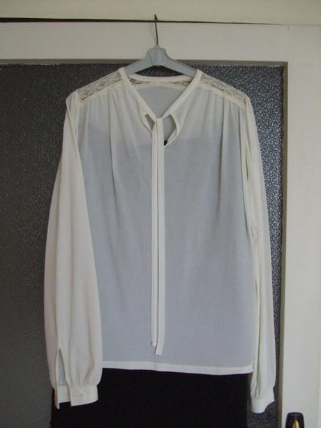 Blúzka s krajkovými ramenami, m