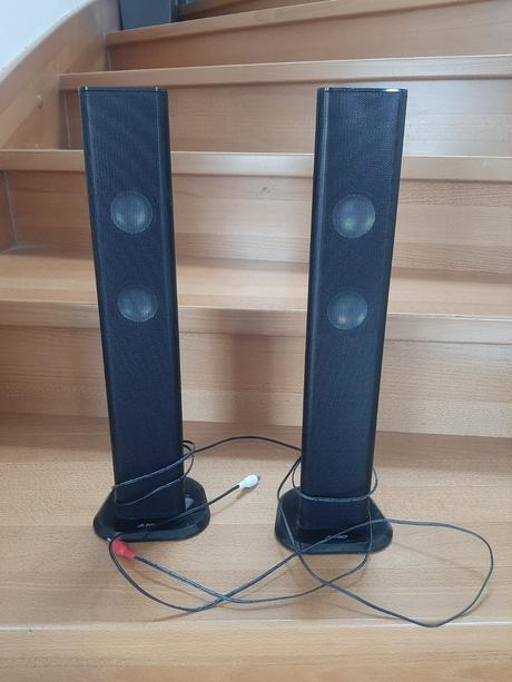 2 x reproduktor f&d výška 41 cm., 