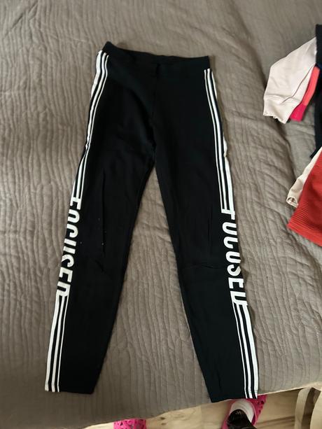 Dámske oblečenie, s