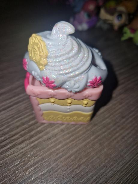 Doplnky k littlest pet shop hide and sweet,