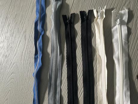 Zipsy- 12 kusov- 15-60 cm- cena spolu,