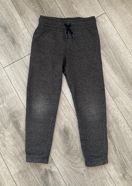 2x tepláky veľ. 122, f&f,122