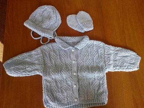 Štrikovaný svetrík s čiapočkou, 62