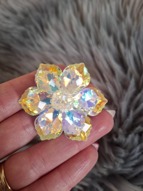 Krásna brošňa kvet 4,5cm, 