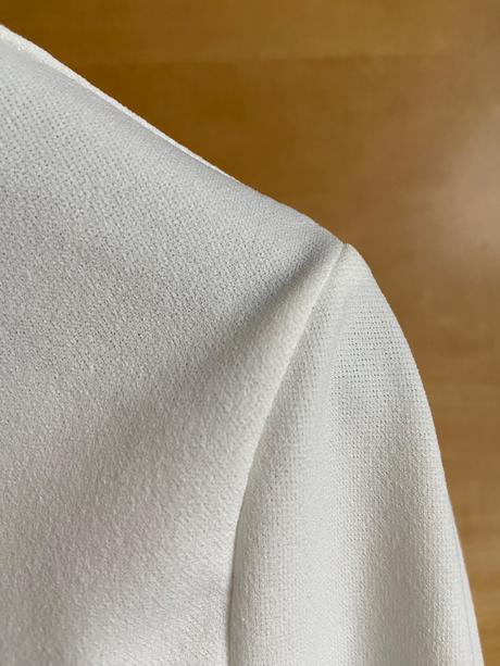 Biele upletove saty, s