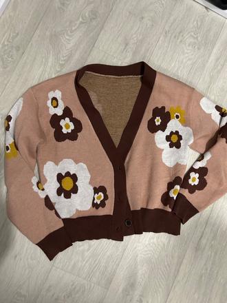 Shein sveter s kvetmi, s