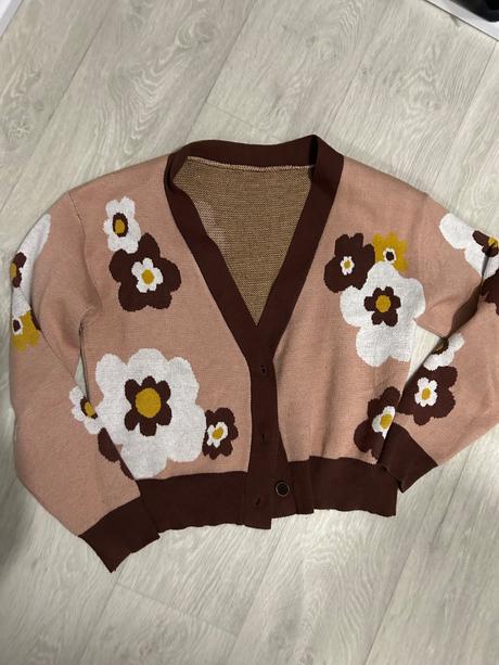 Shein sveter s kvetmi, s