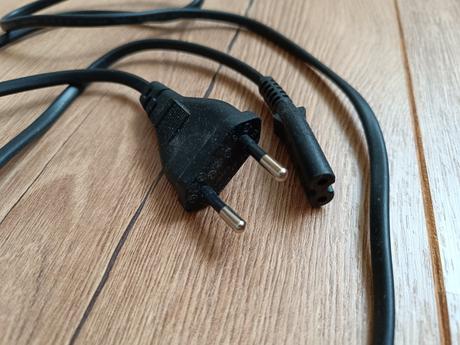 Napajaci kabel,