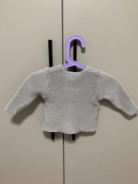 Sivý svetrík na gombíky, st. bernard,62