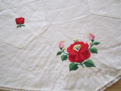 Retro vyšívaná zástera, 