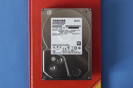 Pevný disk hdd 3,5" toshiba/hitachi dt01aca200 2t, 