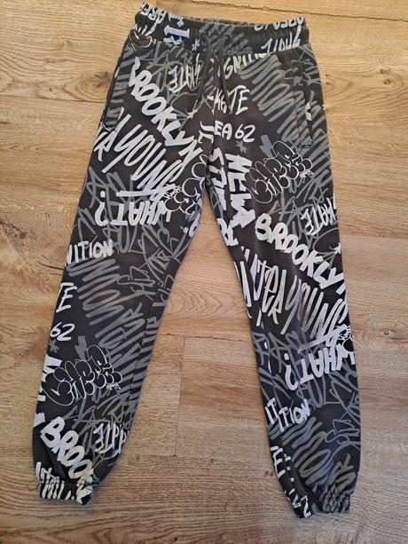 Tepláky, chapter young,146