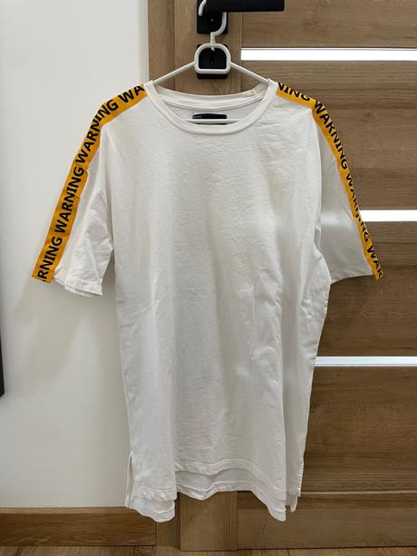 Biele tričko so zaujímavými detailami, bershka,l