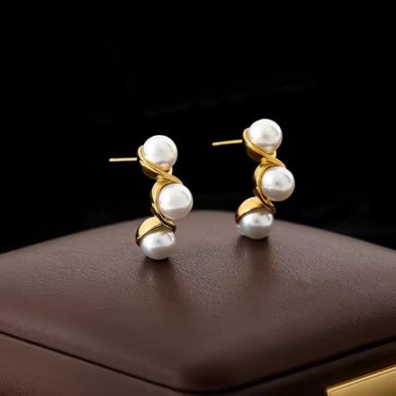 Náušnice s troma perličkami, 