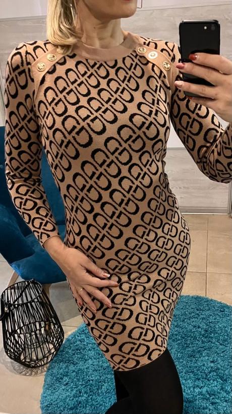 Dámske úpletové šaty vzorované so zlatými gombíkmi, l / m / s