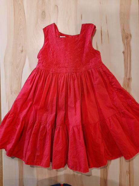 Krásne šaty aj na príležitosť, 104