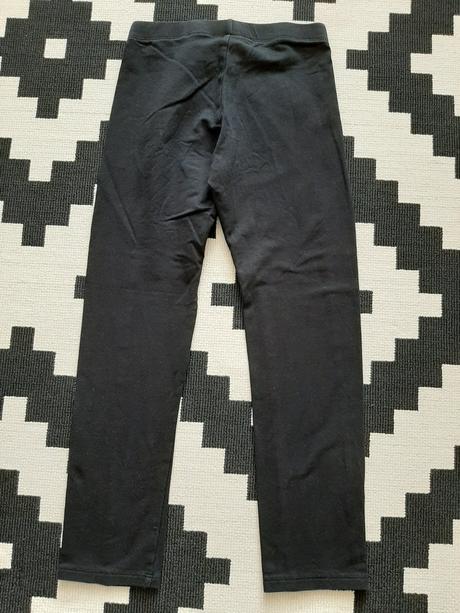 Praktické teplejšie čierne legínky hm 8-9r., h&m,134