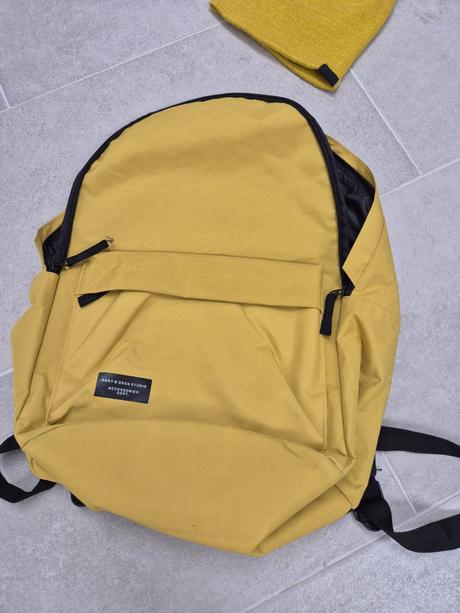 Ruksak a čiapka zdarma, sinsay