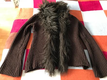 Sveter krasny s kožušinou, vel. uni,