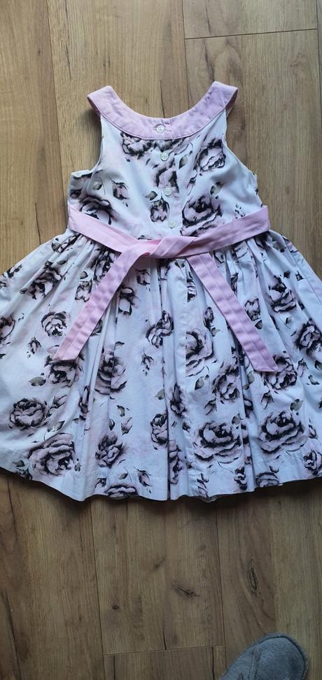 Šaty slávnostné, 110