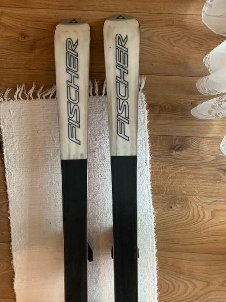 Pradaj lyže+lyžiarky+palice (pre veľ. nohy 43), fischer,170-180 cm
