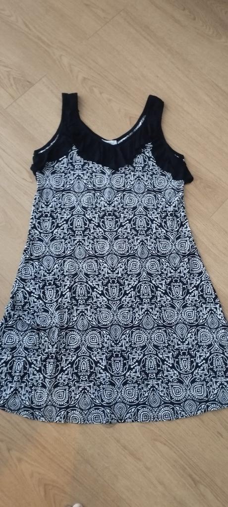 Letné šaty na ramienka, 42