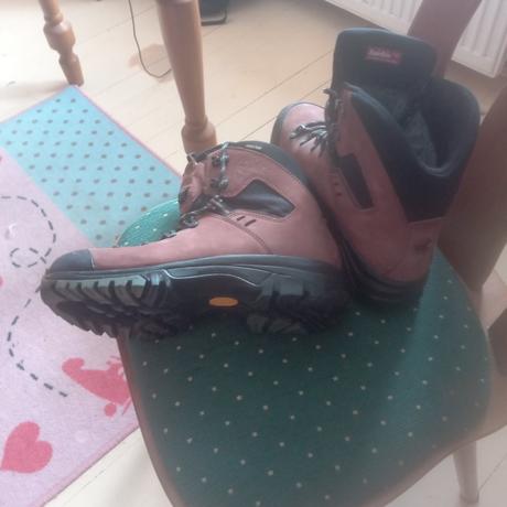 Mamut turisticke topánky, 40