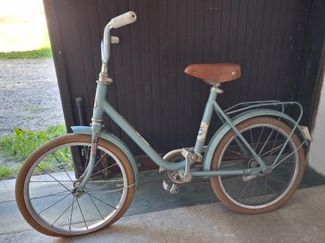 Retro bledomodrý detský bicykel, 20