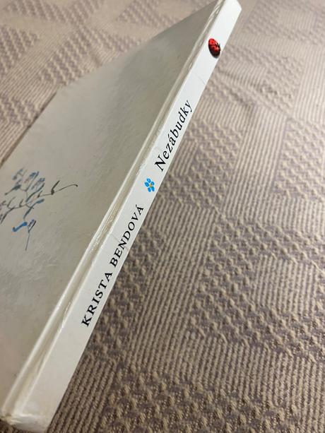 Stará krásna retro kniha nezábudky krista bendová,