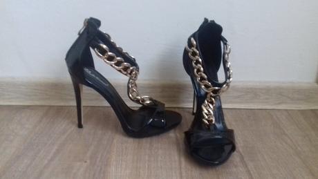 Sandalky extravagantne, 39