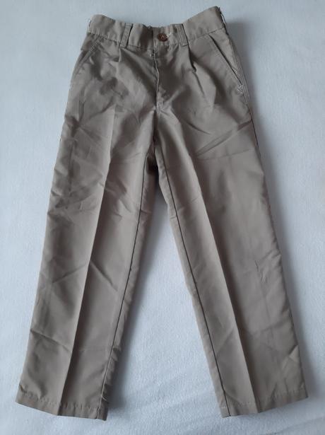 Nohavice s pukmi a uzkym pasom, 122