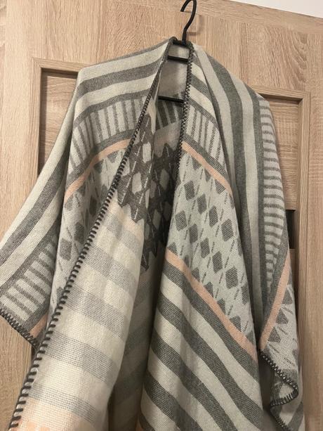 Krasne velke hebucke ponco,