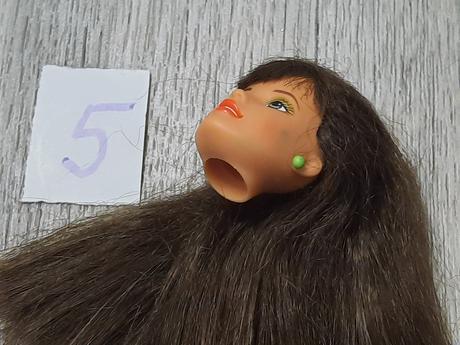 Hlavy barbie bez tela,