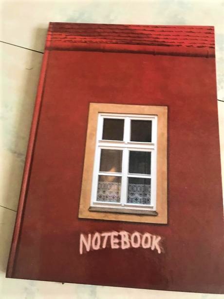 Veľký zošit v tvrdých doskách a4 linajkový,