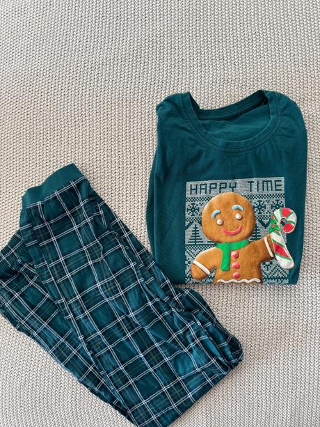 Krásne vianočné pyžamo, 158