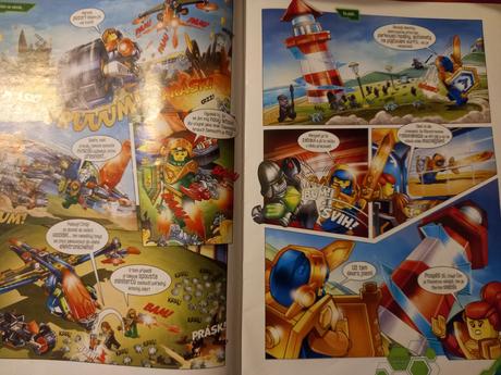 Lego minifigúrka nexo knights aaron,