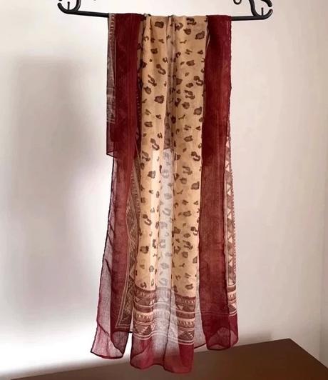 Tenký šátek se zvířecím vzorem, 