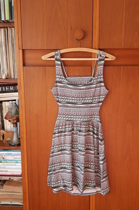 Zaujímavé indiánske šatočky, pull&bear,m