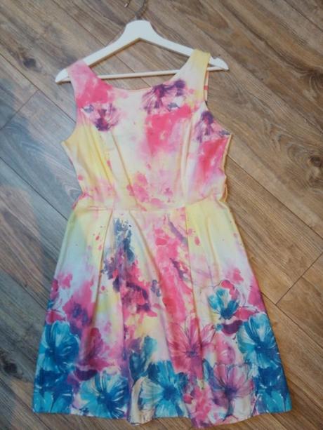 Krásne romantické šaty, m