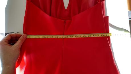 Červené spoločenské šaty, l