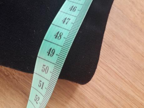 Kvalitna cierna mini sukna na siroku gumu, george,m