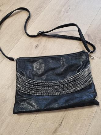 Crossbody kabelka so zipsami,