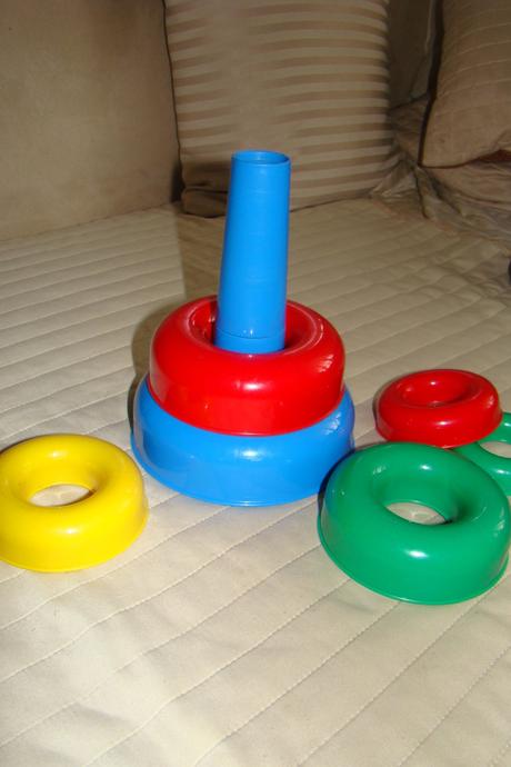 Hračka- vkladačka,