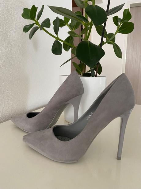 Svetlošedé lodicky, 36